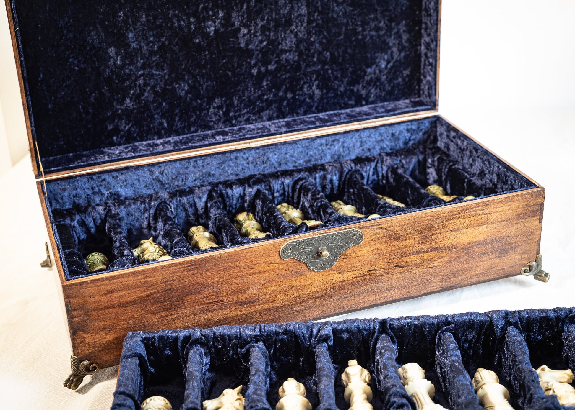 Made to order – Antique effect, Chess set, storage box. Suitable for Ornate Staunton or Gothic Heads set. SET NOT INCLUDED