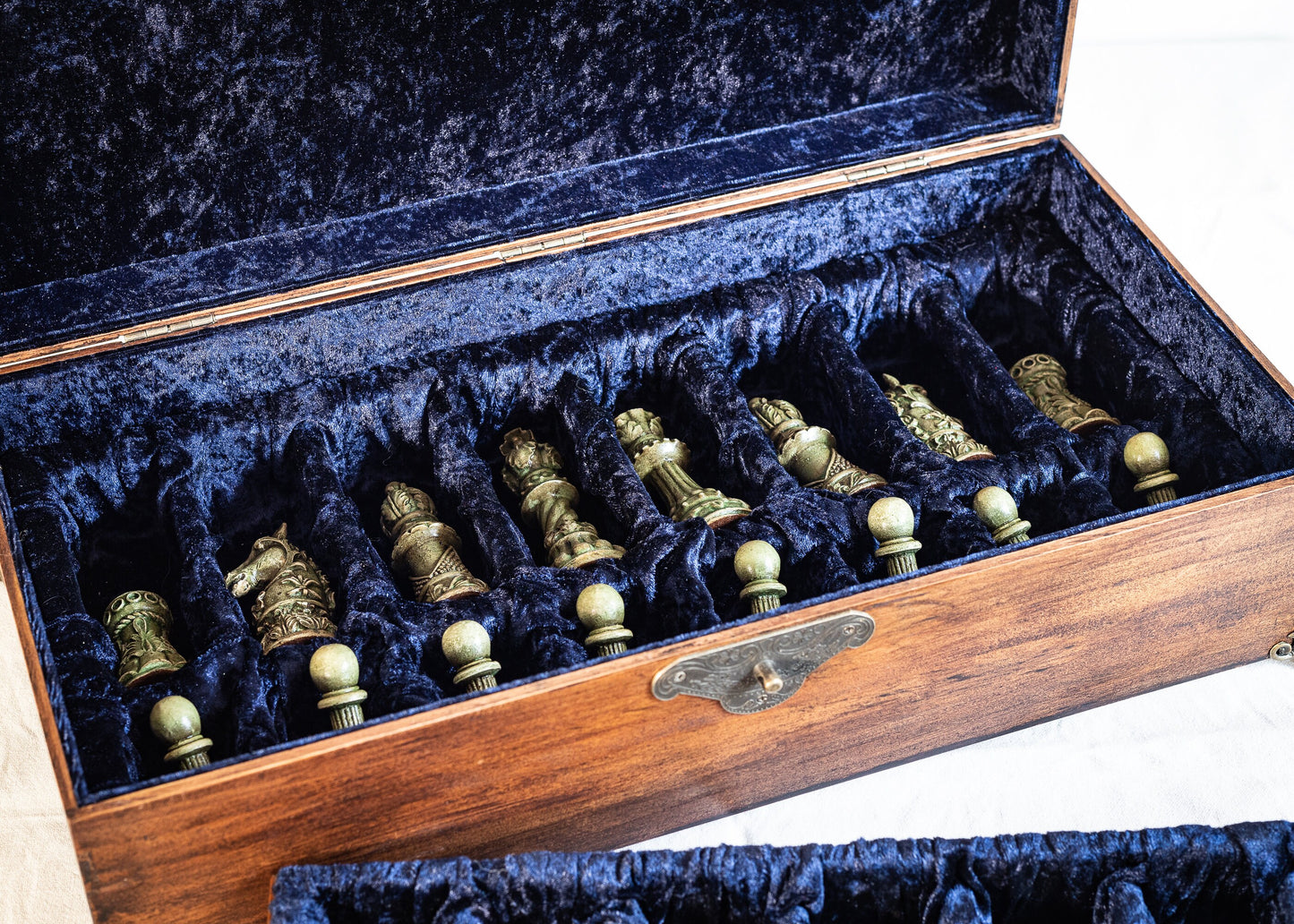 Made to order – Antique effect, Chess set, storage box. Suitable for Ornate Staunton or Gothic Heads set. SET NOT INCLUDED