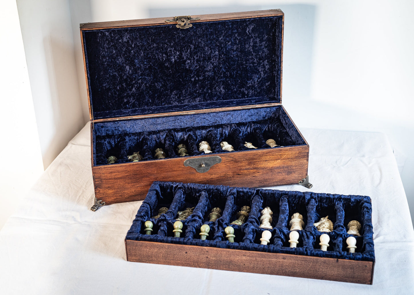 Made to order – Antique effect, Chess set, storage box. Suitable for Ornate Staunton or Gothic Heads set. SET NOT INCLUDED