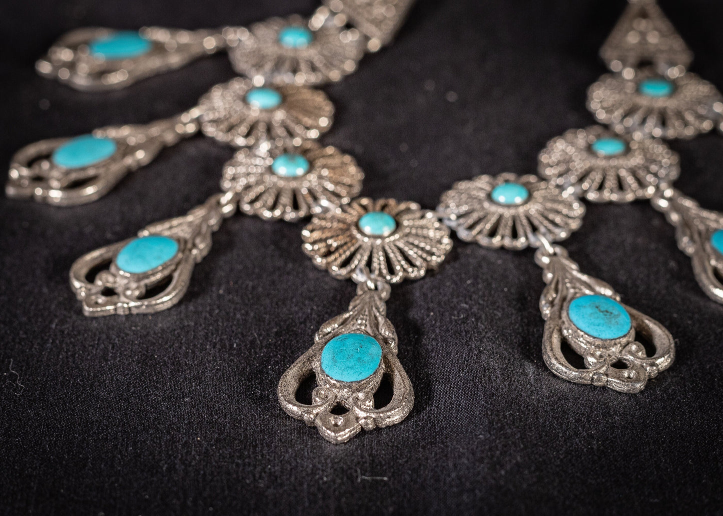 Silver metal necklance with blue enamel detail