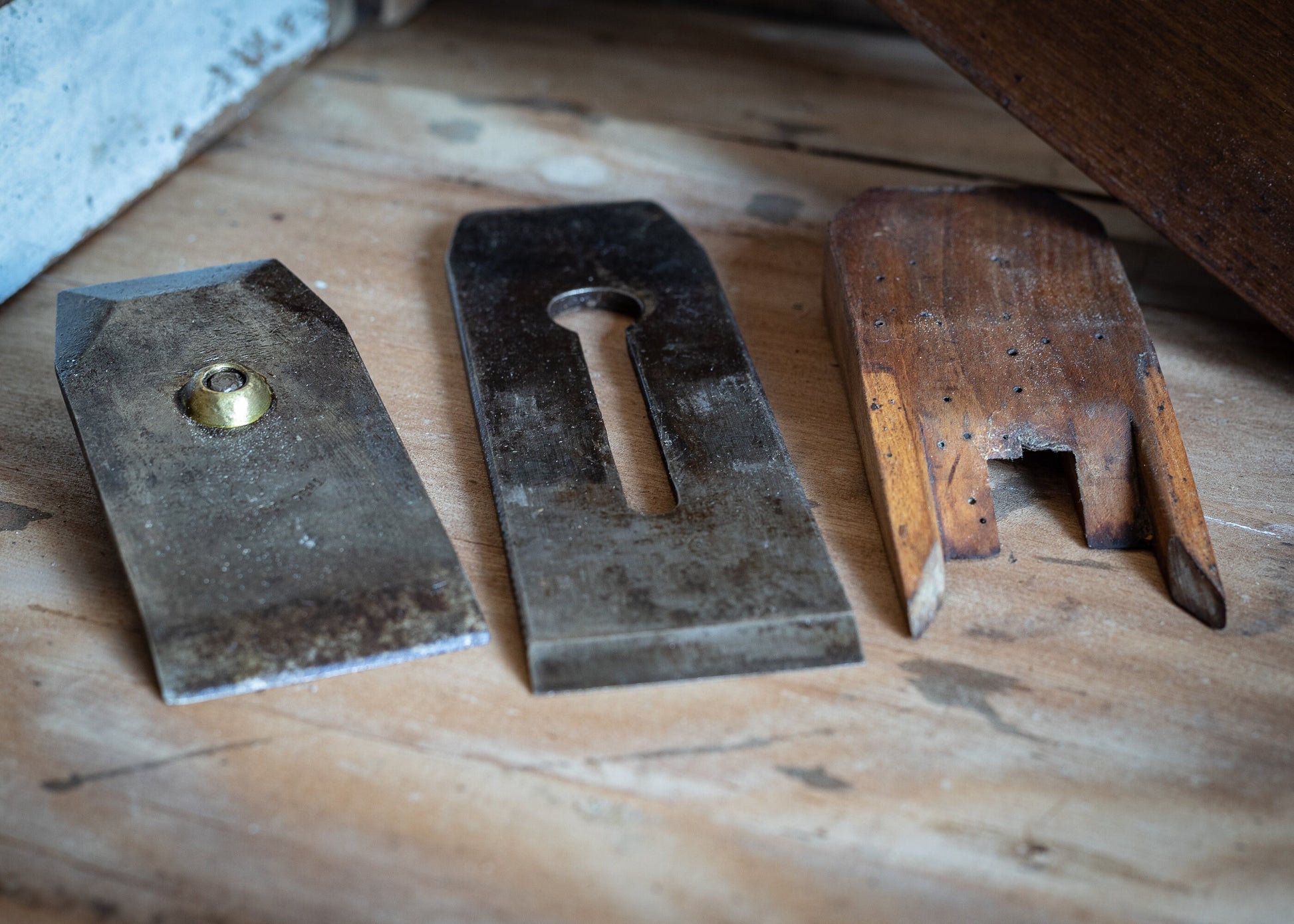 Vintage 17" wooden jack / fore plane, with 2 1/4" W. Marples & Sons blade and Thos Ibbotson chip breaker.