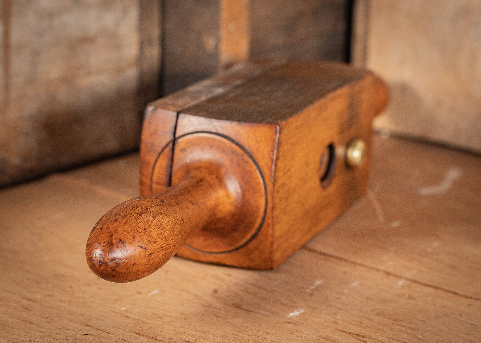 Vintage 3/4" twin handled, thread cutting screw box.