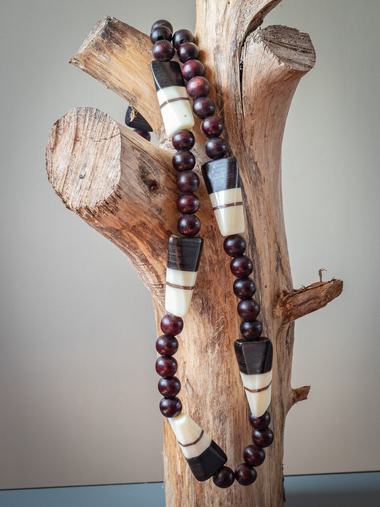 Vintage faux ebony and bone wooden bead 80s necklace