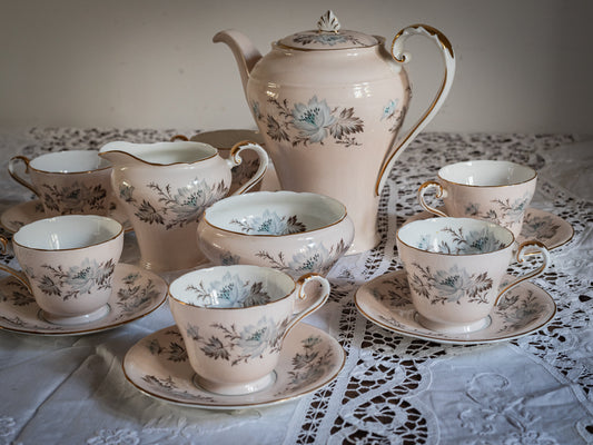 Stunning vintage Aynsley Bone China, 15 piece coffee set, coffee pot, cream jug, sugar bowl and six cups and saucers in a floral pattern.