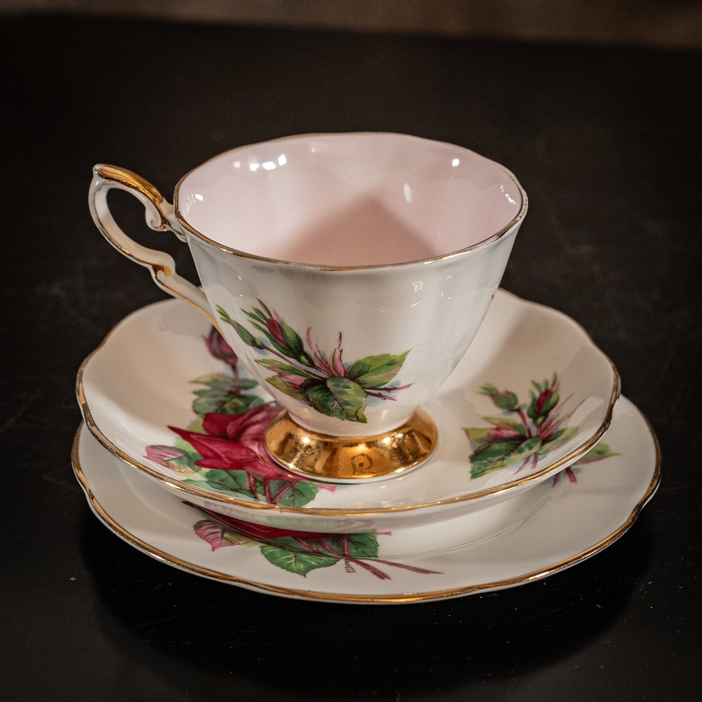 Stunning Vintage Roslyn & Paragon China trio, in the 'Authentic World Famous Wheatcroft Roses - Grand Gala, by Henry Wheatcroft'