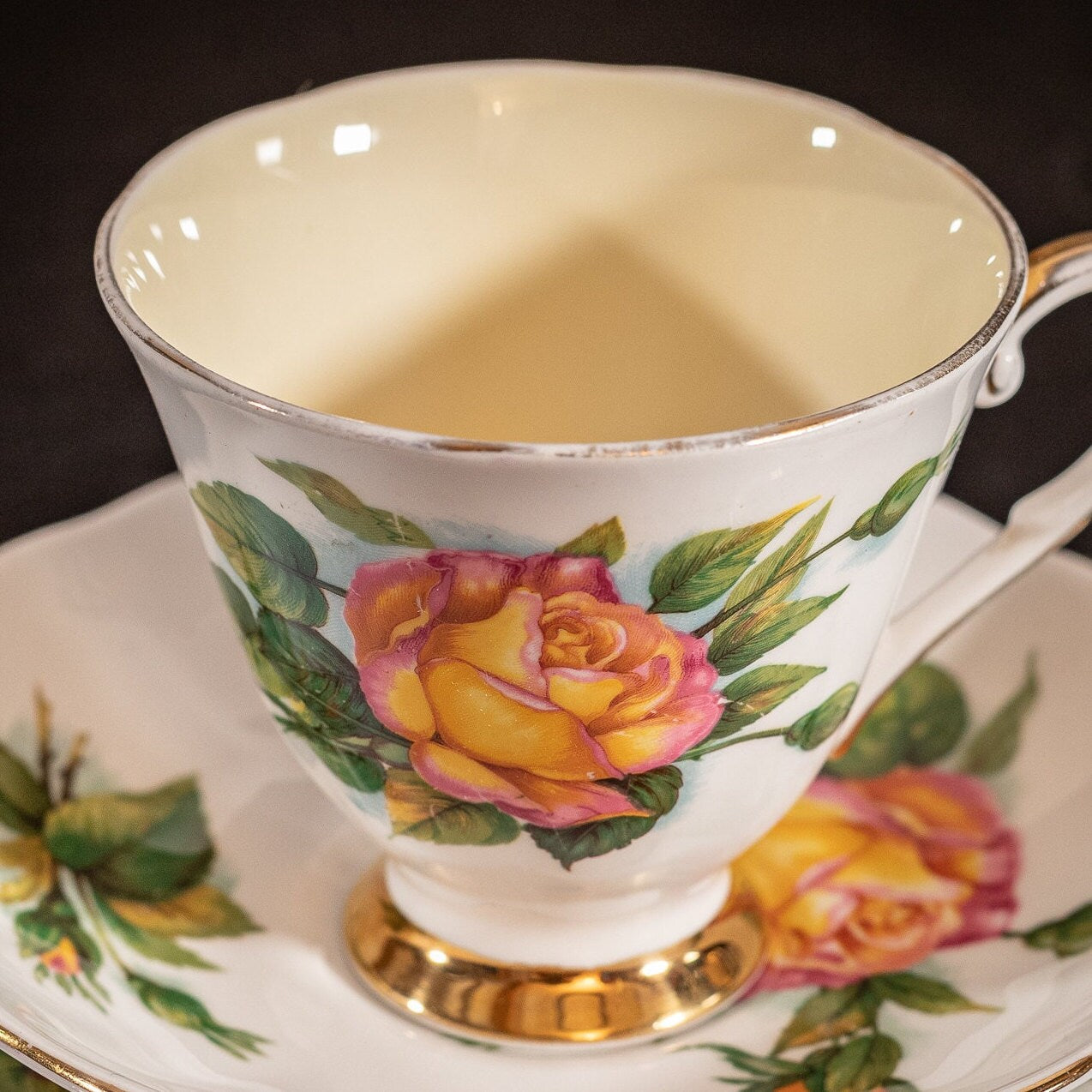 Stunning Vintage Roslyn China trio, in the 'Authentic World Famous Wheatcroft Roses - Peace, by Henry Wheatcroft'