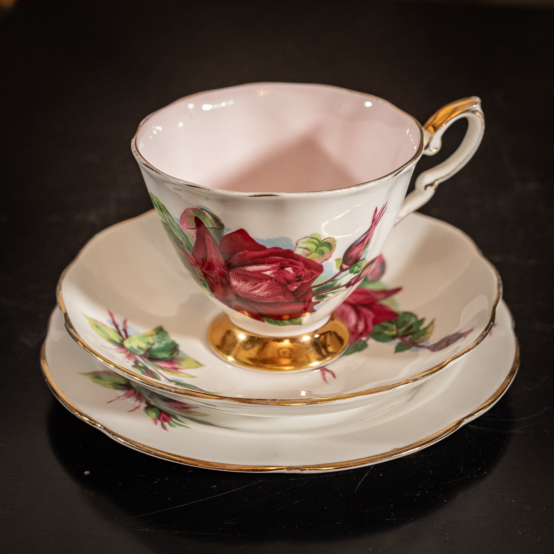 Stunning Vintage Roslyn & Paragon China trio, in the 'Authentic World Famous Wheatcroft Roses - Grand Gala, by Henry Wheatcroft'