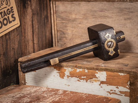 Vintage 7 1/2" mortise gauge, in ebony and brass, with sliding adjustment. Good working condition.